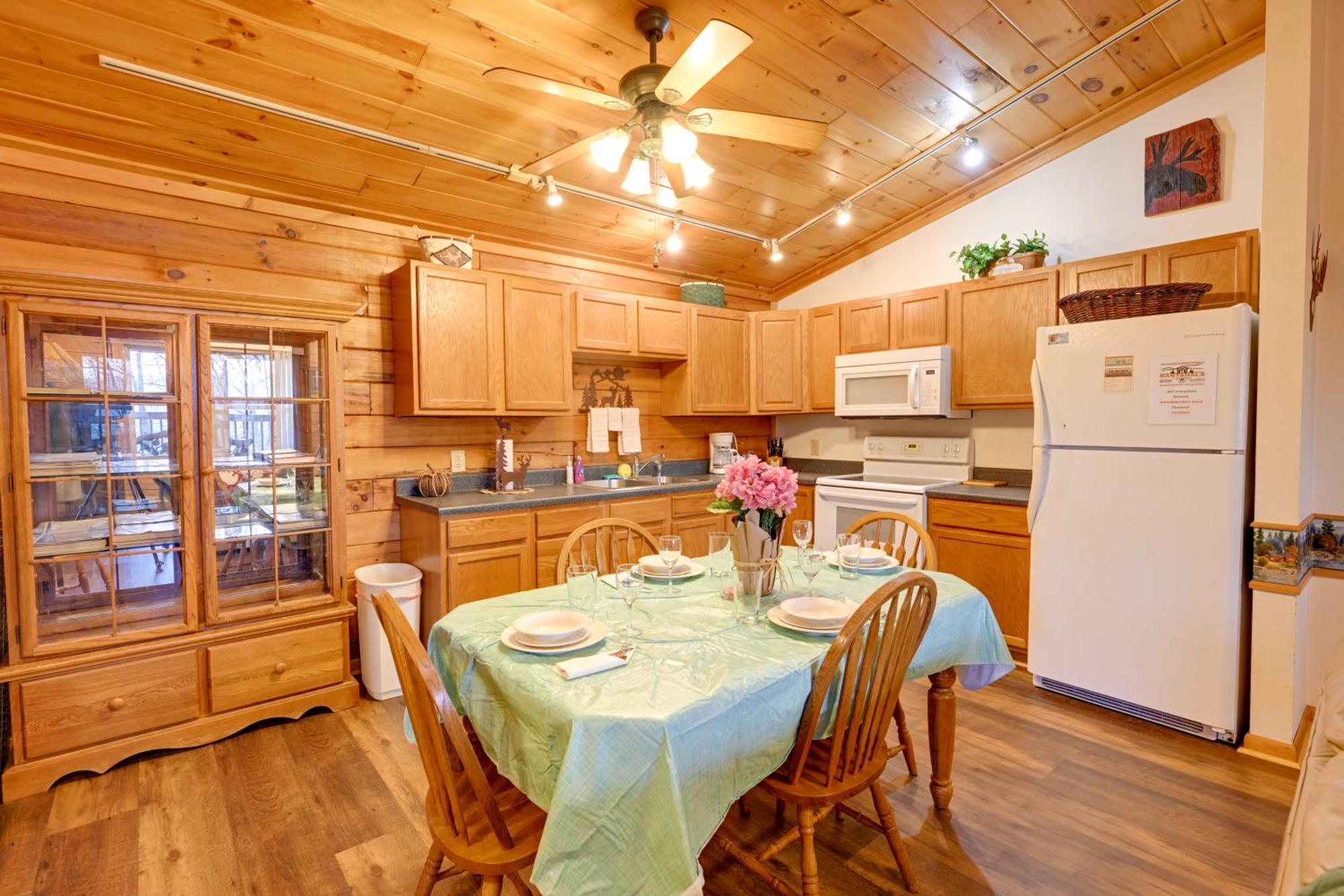 Cozy Deer Glen Cabin With Private Hot Tub And Porch! Bryson City Exterior photo