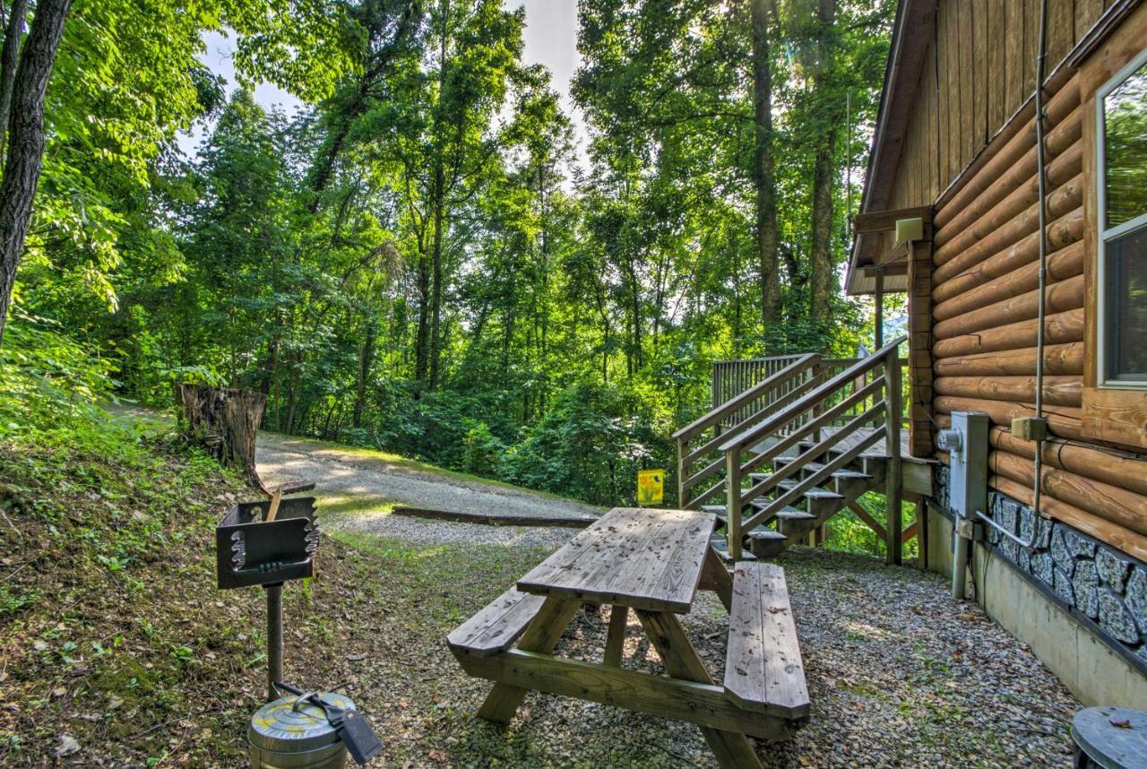 Cozy Deer Glen Cabin With Private Hot Tub And Porch! Bryson City Exterior photo